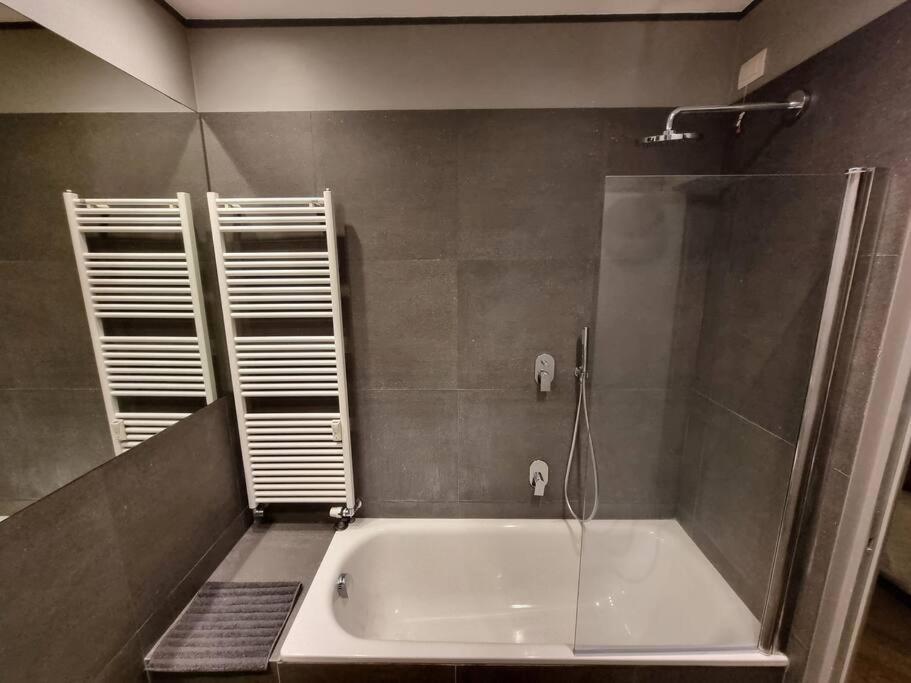 Gazzana Corner House Apartment Милано Екстериор снимка